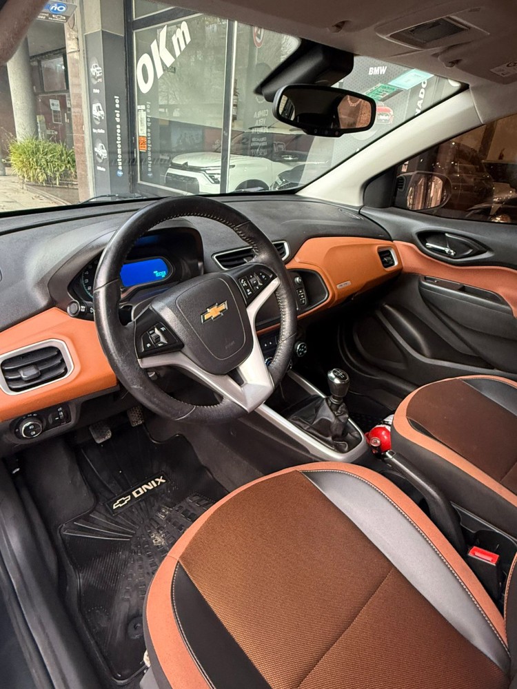 Chevrolet Onix Active — foto 5